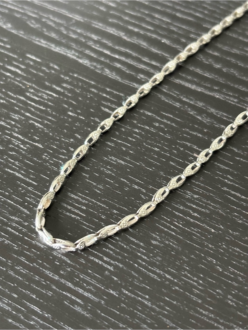 10K White Gold Textured Link Necklace 18”